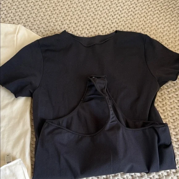 Set of 2 SKIMS Short-Sleeve Thong Bodysuit Duo - Black & Cream L/XL - Picture 9 of 9